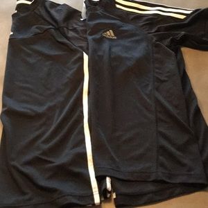 😎 Bundle! 2 adidas gym tops